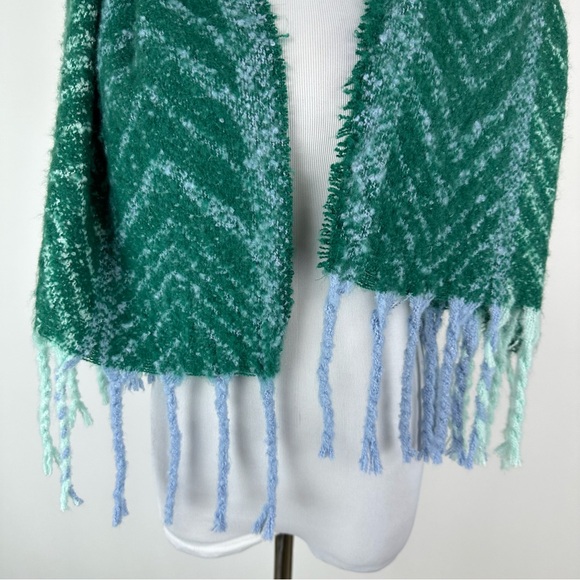 Aerie Green Blanket Scarf - Picture 3 of 7